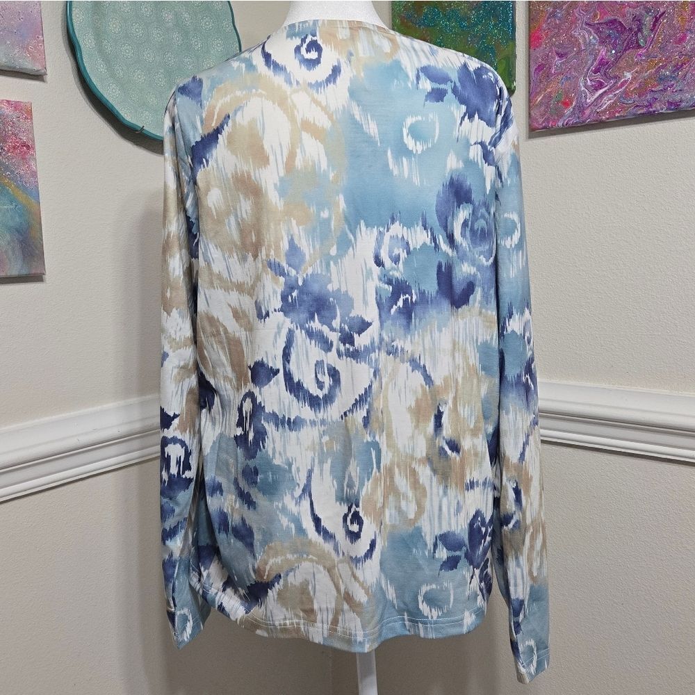 NWT! Unique Neck Top - Picture 4 of 10